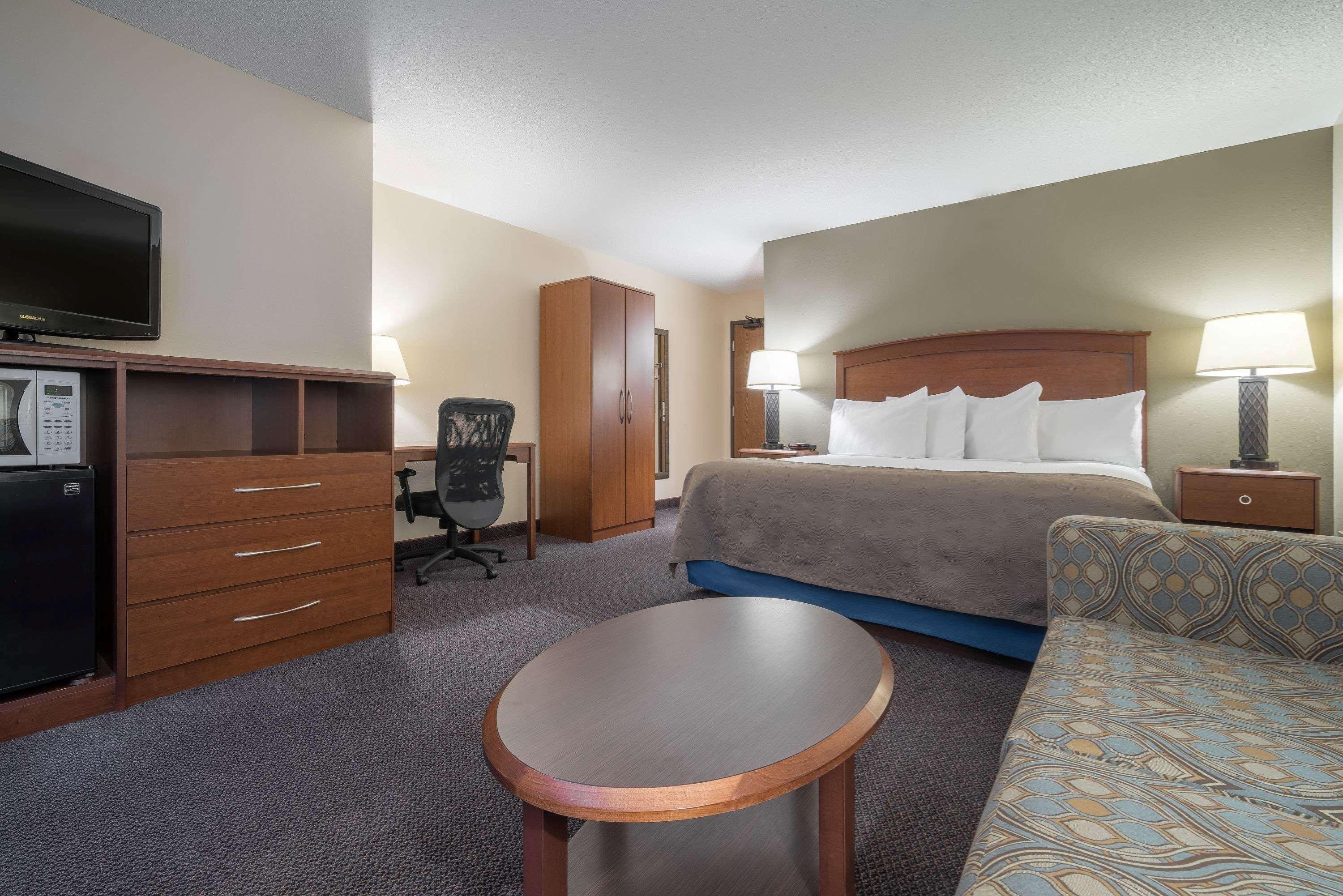 Americinn By Wyndham Hutchinson Экстерьер фото